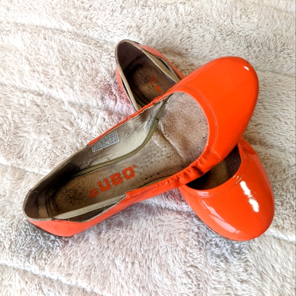 FREE With PURCHASE: TSUBO • Vibrant Orange Patent Leather Ballet Flats - Picture 3 of 9